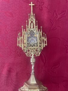 Krzyż znakiem i streszczeniem wiary